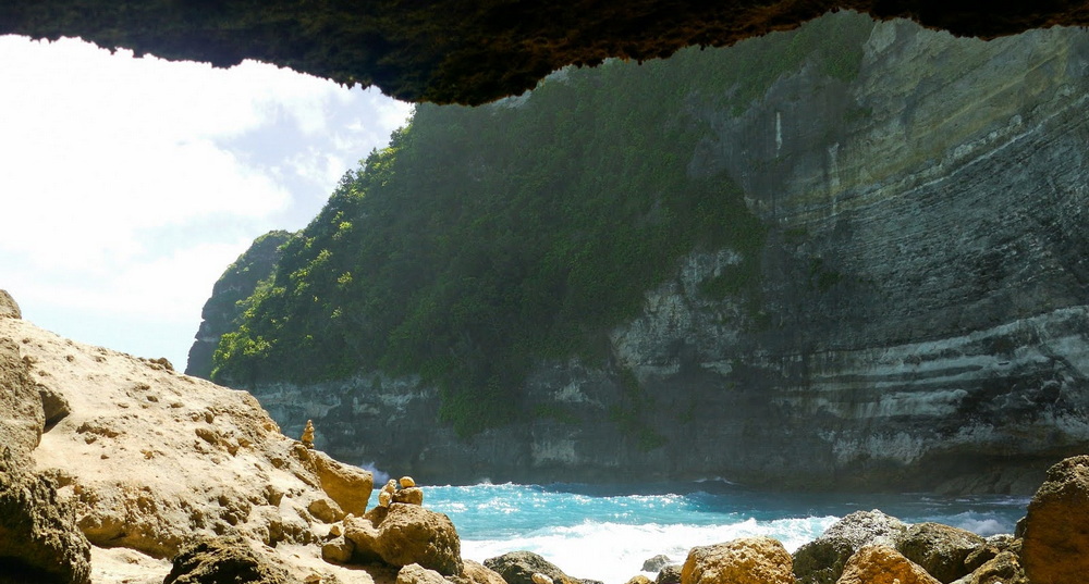 Tembeling Beach: Forest and Cave Systems Opening Toward Exposed Coastline Tembeling Beach: Forest and Cave Systems Opening Toward Exposed Coastline